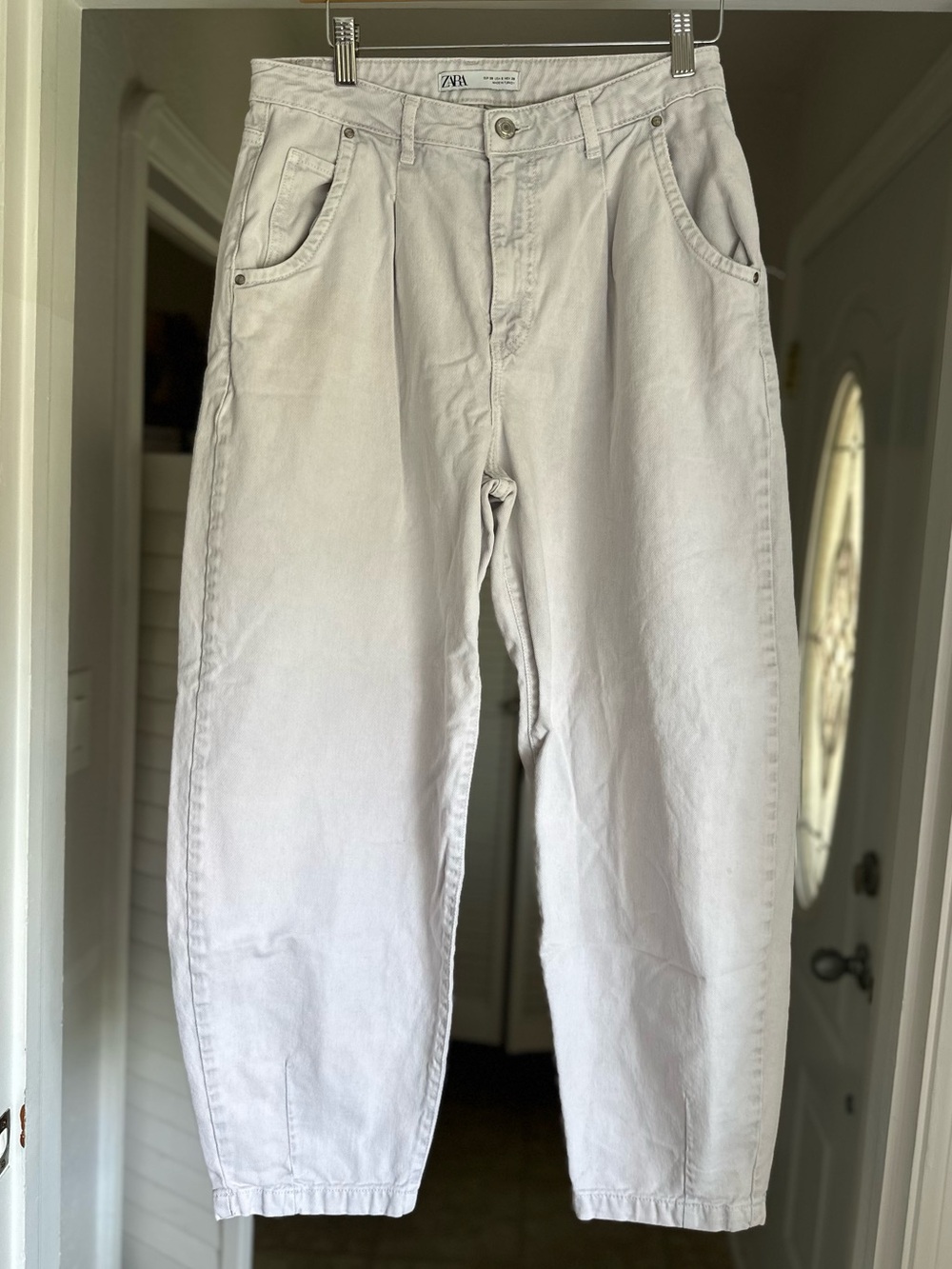 Zara Barrel Pale Gray Relaxed Tapered Jeans Size 6